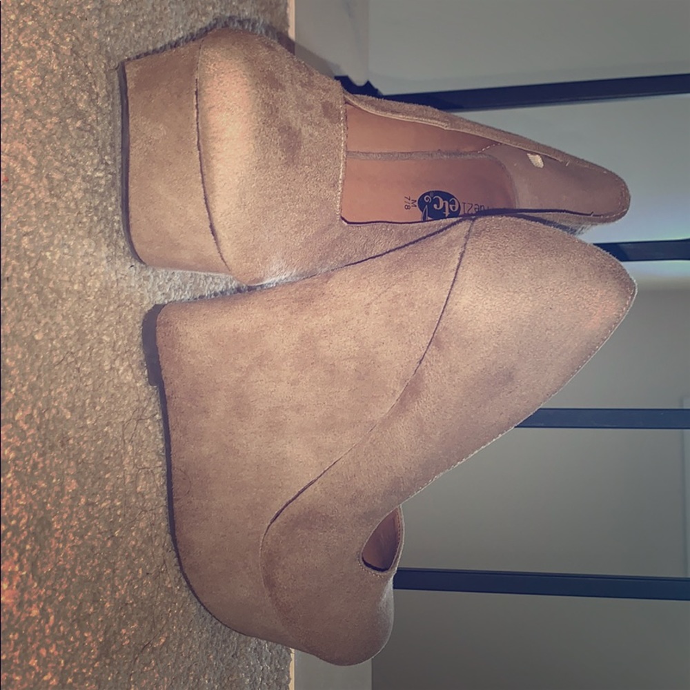 Velvet Tan wedges W 7/8